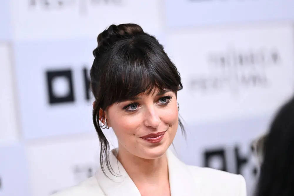 dakota johnson and cha cha real smooth